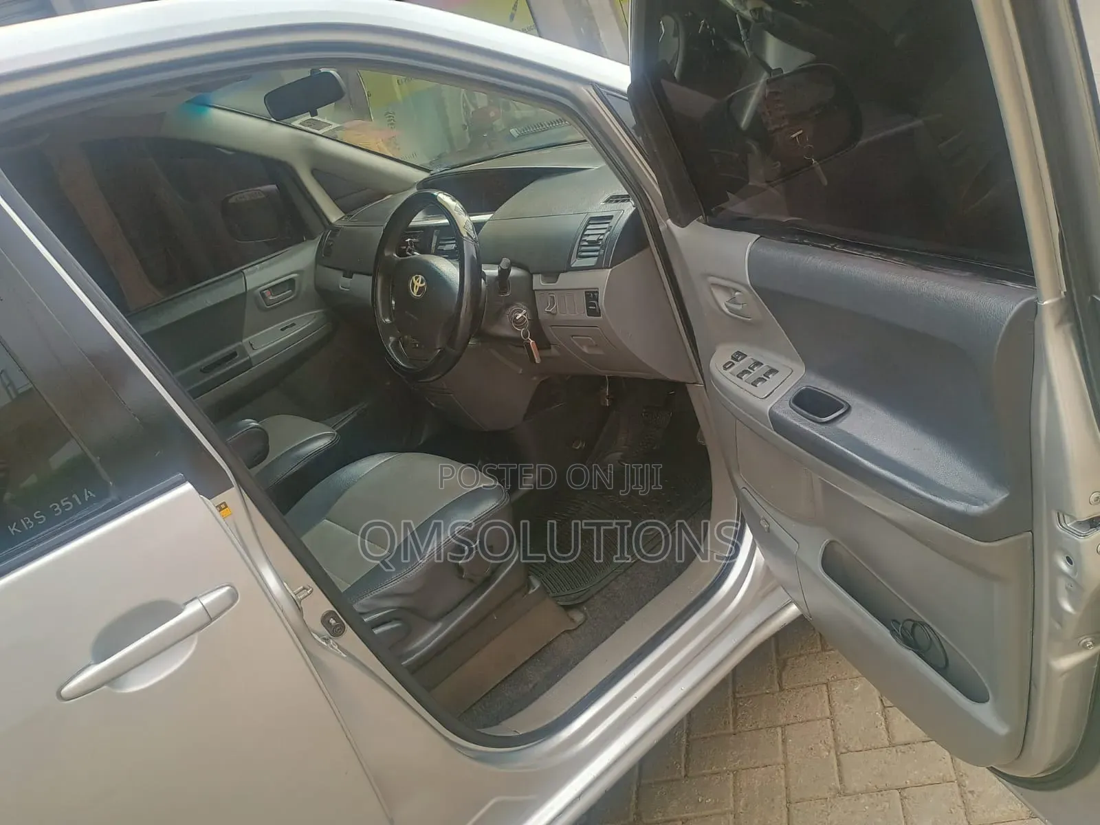 Toyota Voxy 2006 Silver