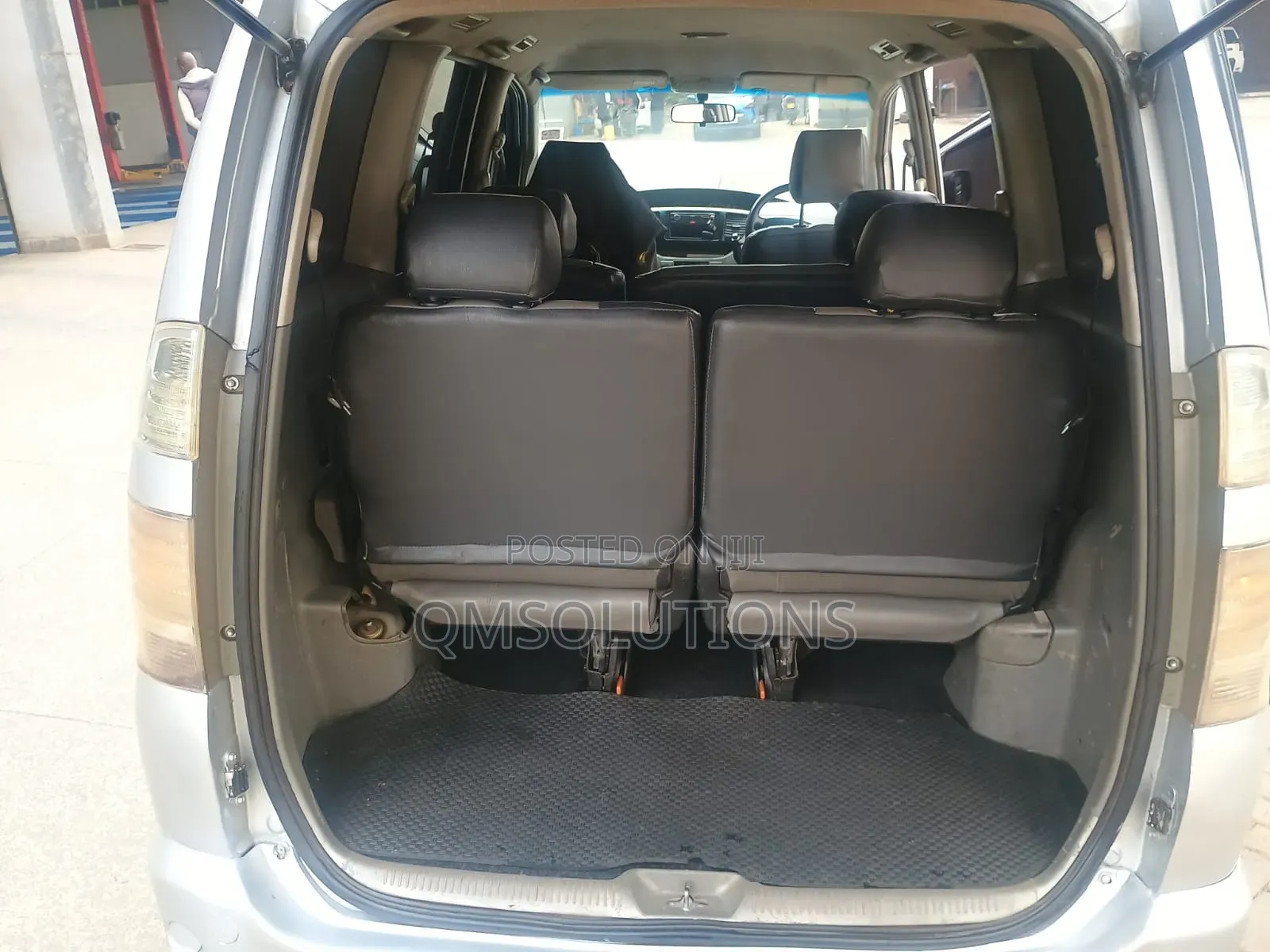 Toyota Voxy 2006 Silver