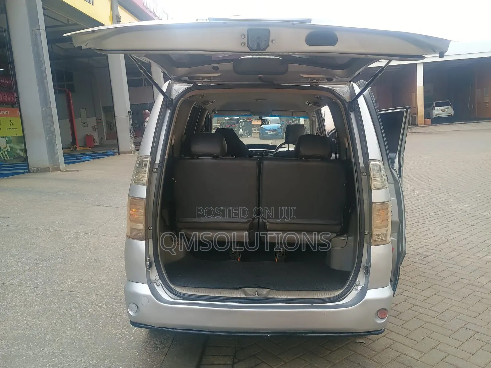 Toyota Voxy 2006 Silver