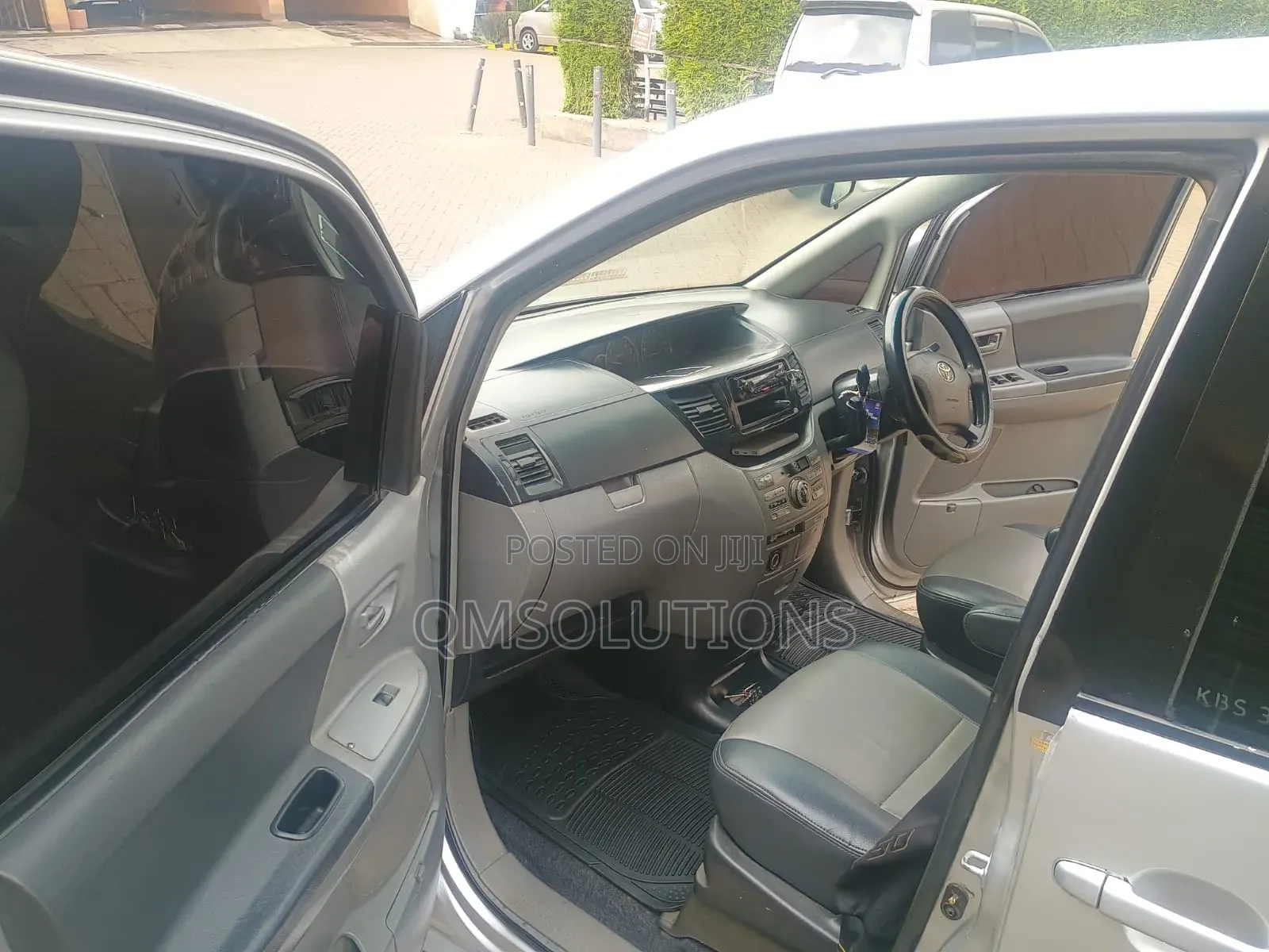 Toyota Voxy 2006 Silver