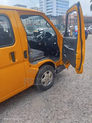 Nissan Caravan (Urvan) 2012 Yellow
