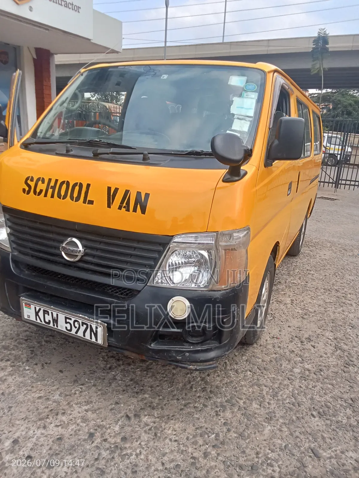 Nissan Caravan (Urvan) 2012 Yellow