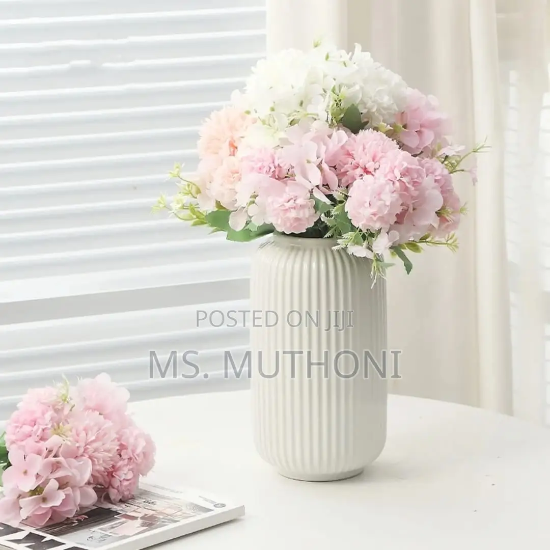 White Vertical Ribbed Pattern Ceramic Flower Vase