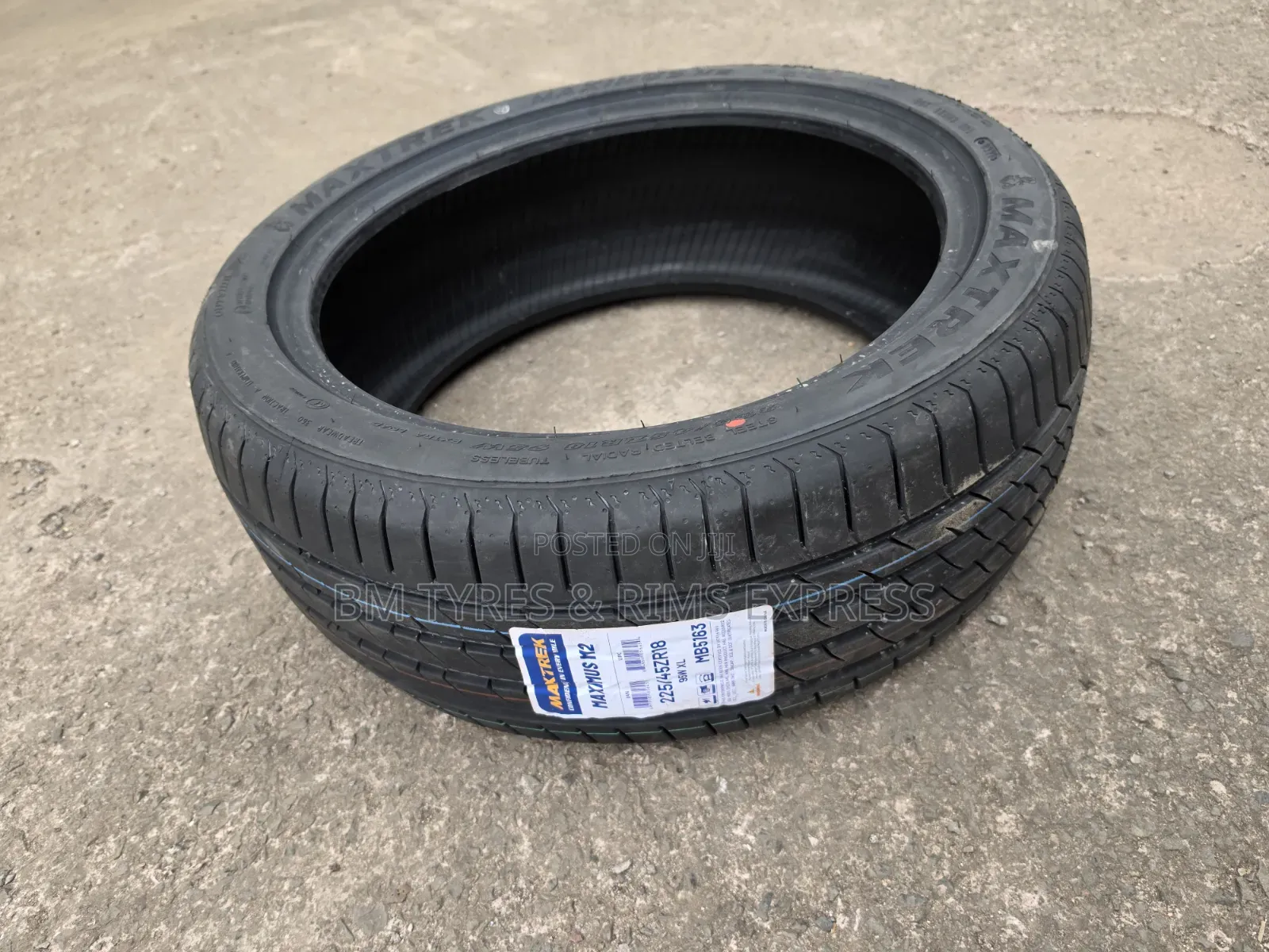 225 /45 R18 Maxtrek (New Technology)