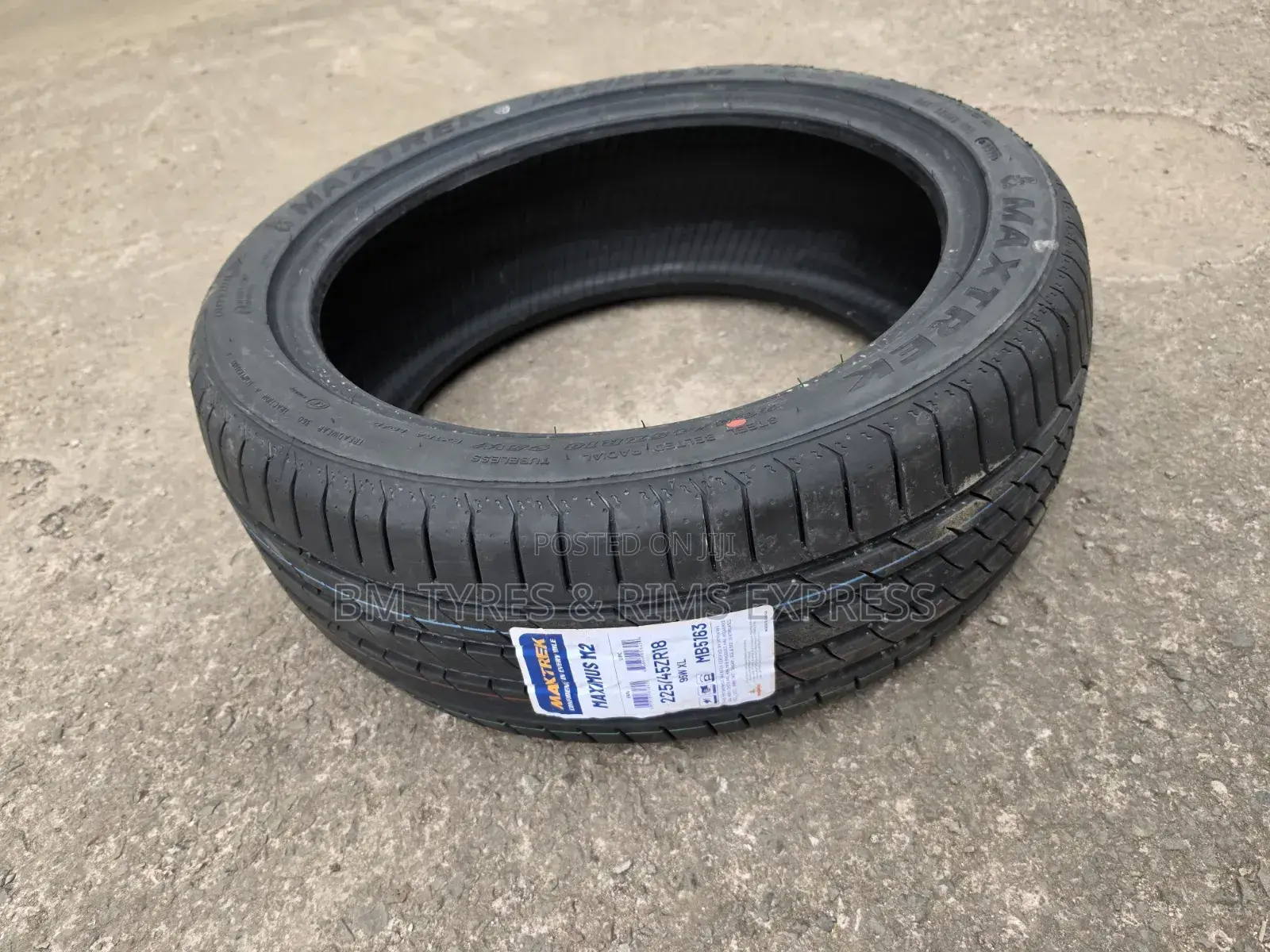 225 /45 R18 Maxtrek (New Technology)