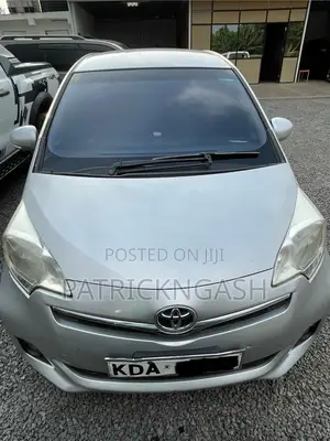 Toyota Ractis 2014 Silver
