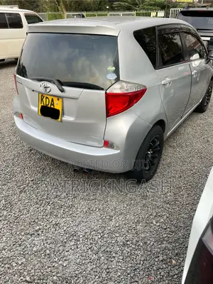 Toyota Ractis 2014 Silver