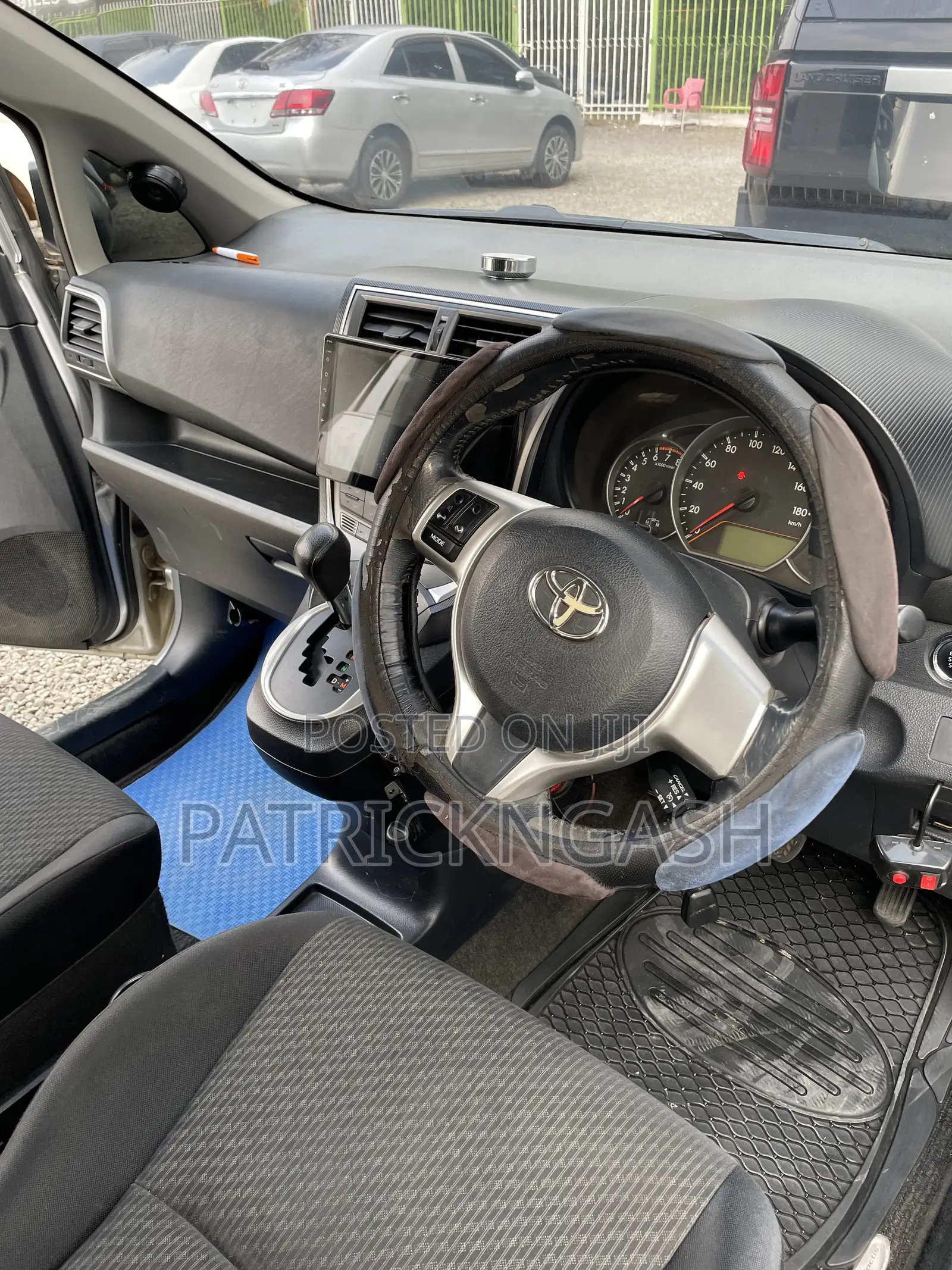 Toyota Ractis 2014 Silver