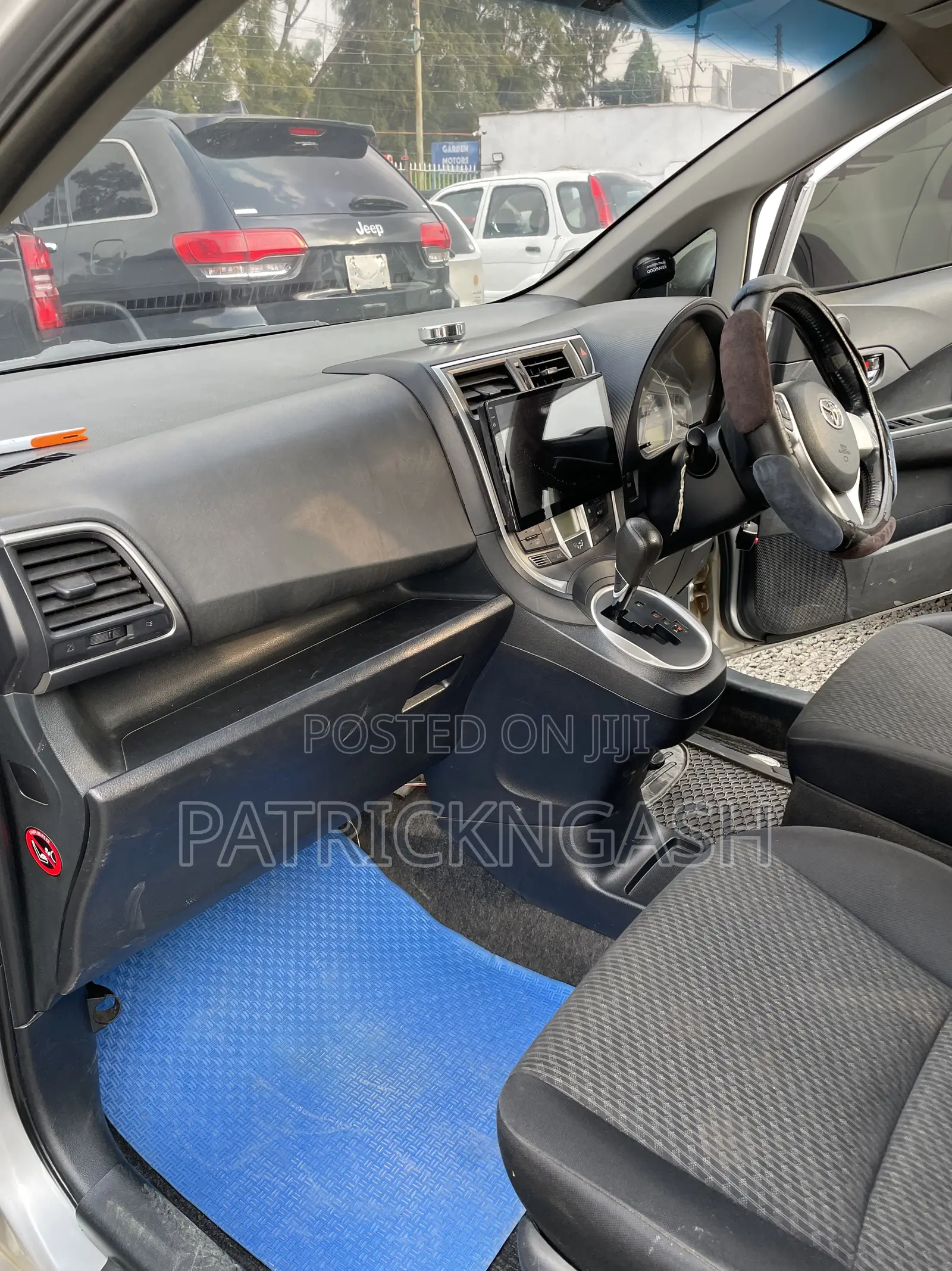Toyota Ractis 2014 Silver