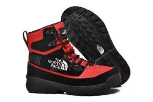 The North Face Chilkat v Cognito Waterproof Hiking Boots
