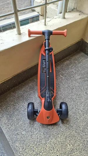 Original Lamborghini 3-Wheel Kids Scooter – Foldable Adjustable