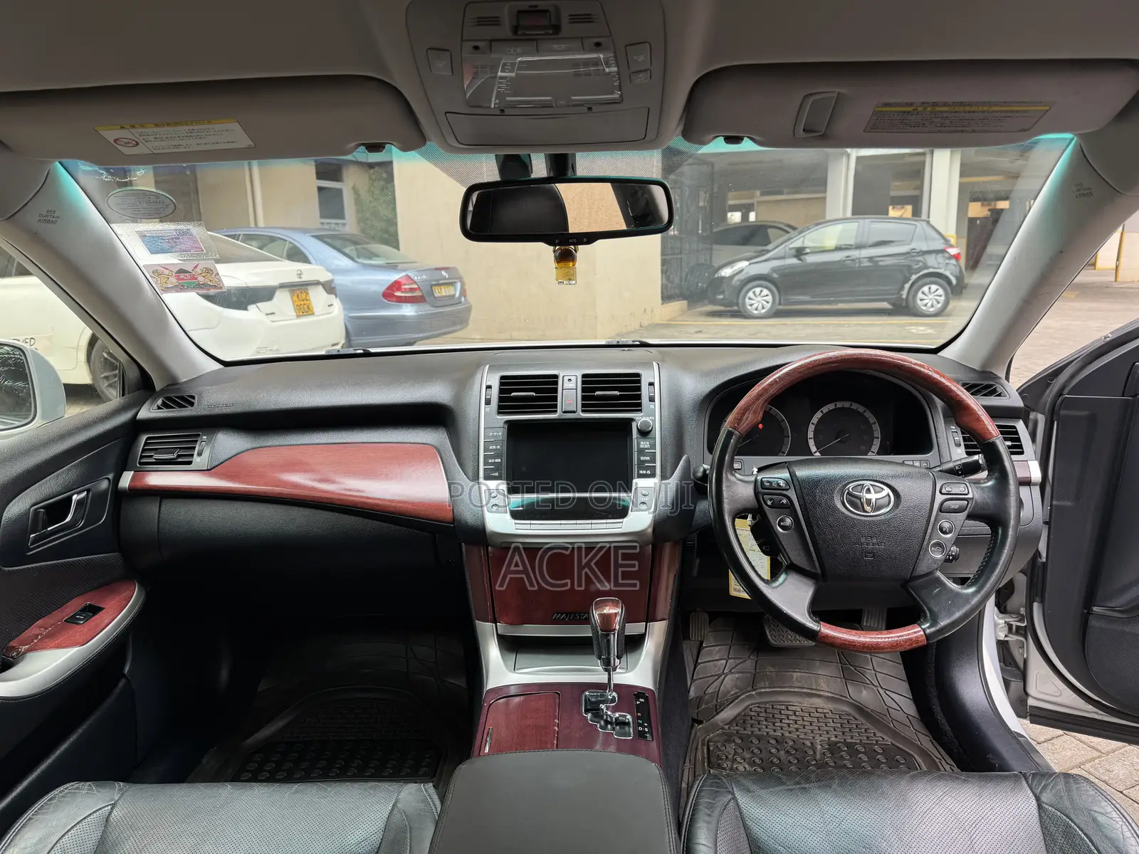 Toyota Crown Majesta 2012