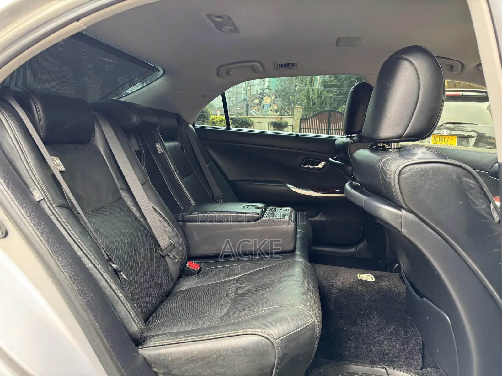 Toyota Crown Majesta 2012