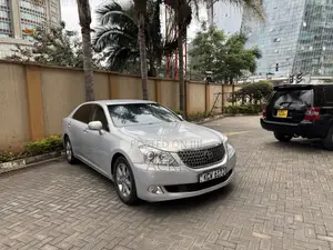 Toyota Crown Majesta 2012