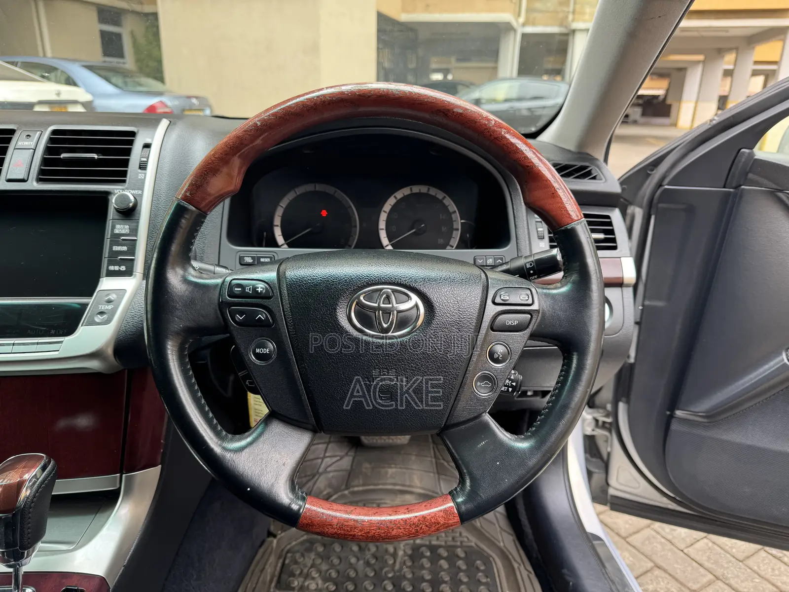 Toyota Crown Majesta 2012