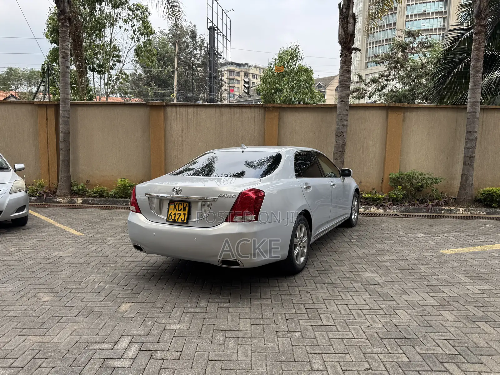 Toyota Crown Majesta 2012