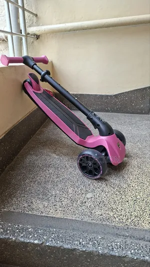Premium Quality
Lamborghini Children's Scooter – 3 Wheels, Foldable