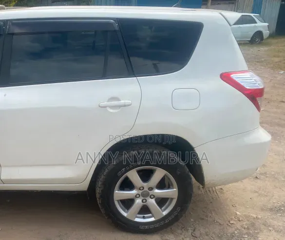 Toyota Vanguard 2008 White