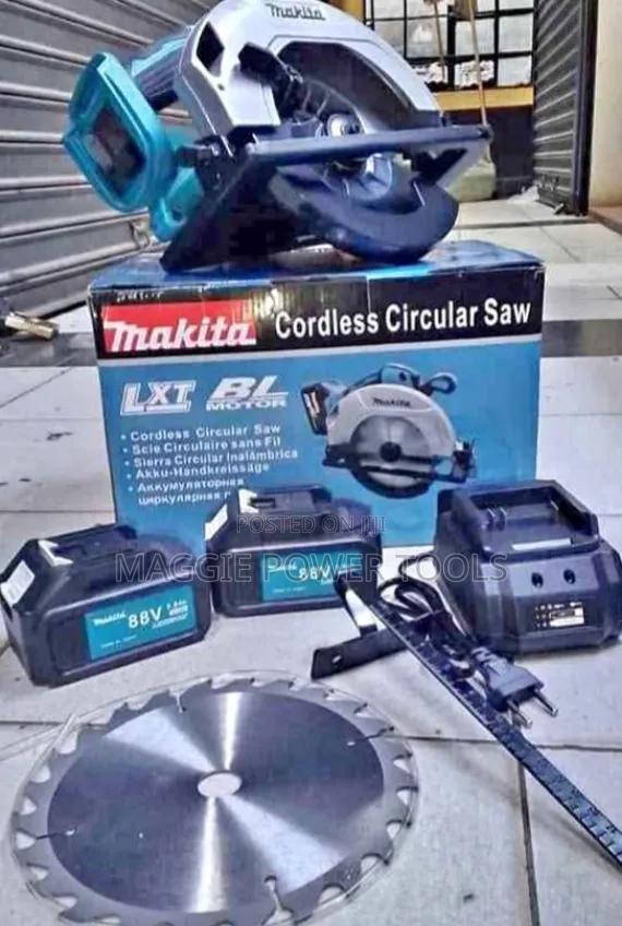 Well Performing and Professional Cordless Circular Saw Machine