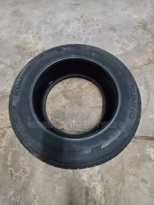 215 /60 R17 Kumho Tyres 100v Xl Escta Hs52