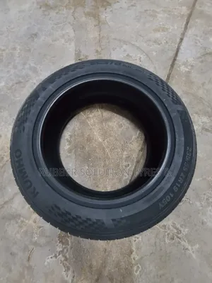 235 /55 R19 Kumho Tyres 105y Xl Escta Ps71