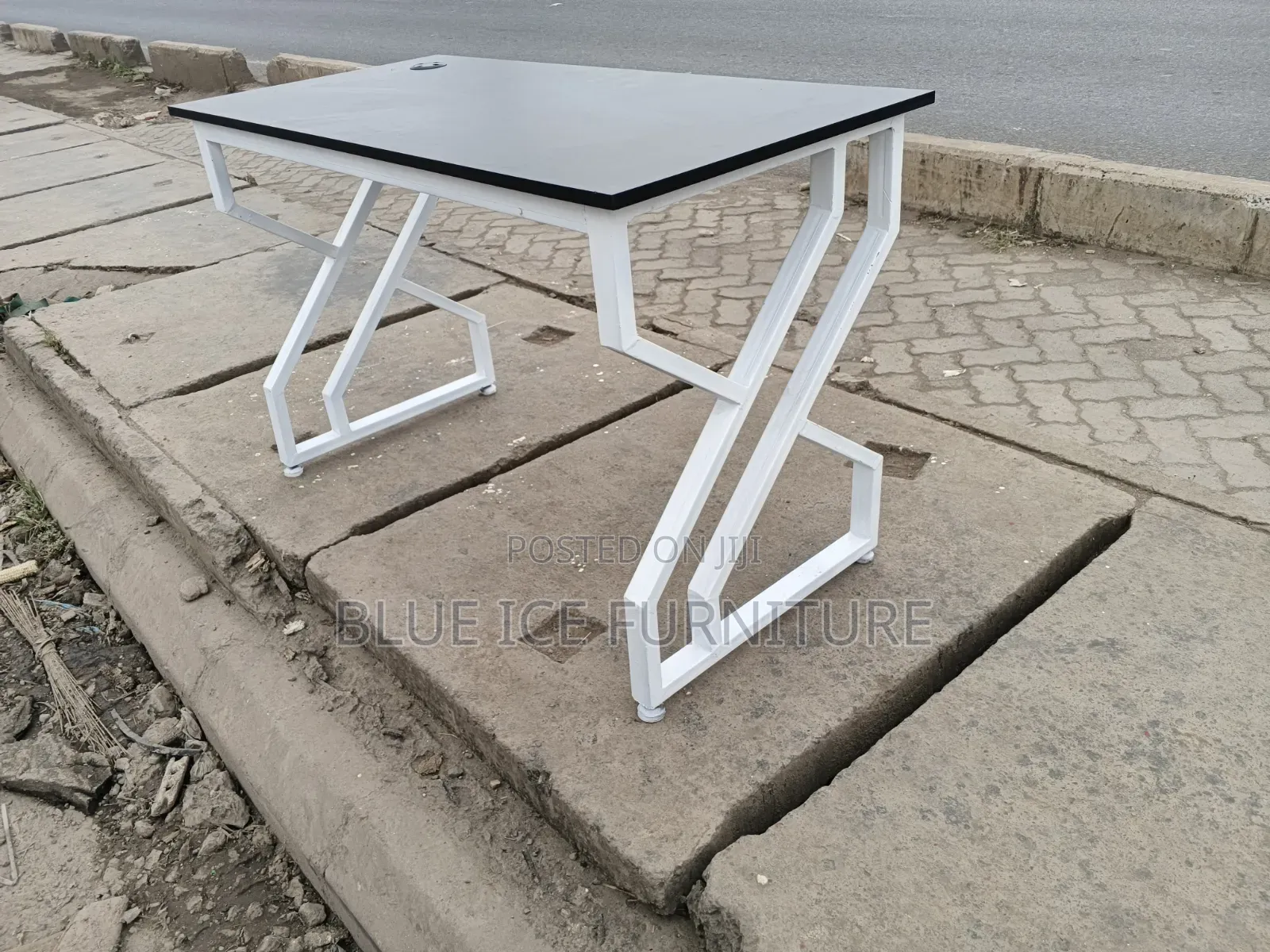 Standard Office Metallic Table