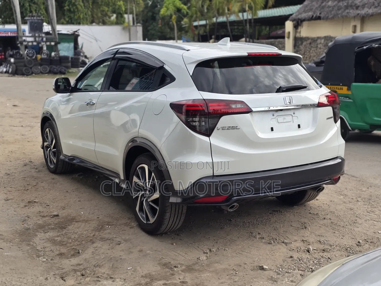 Honda Vezel 1.5 2WD 172 hp 2019 White