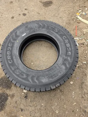9.5 R17. 5 CST Tires (Diff)
