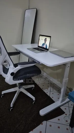 Manual 1.2m Adjustable Table