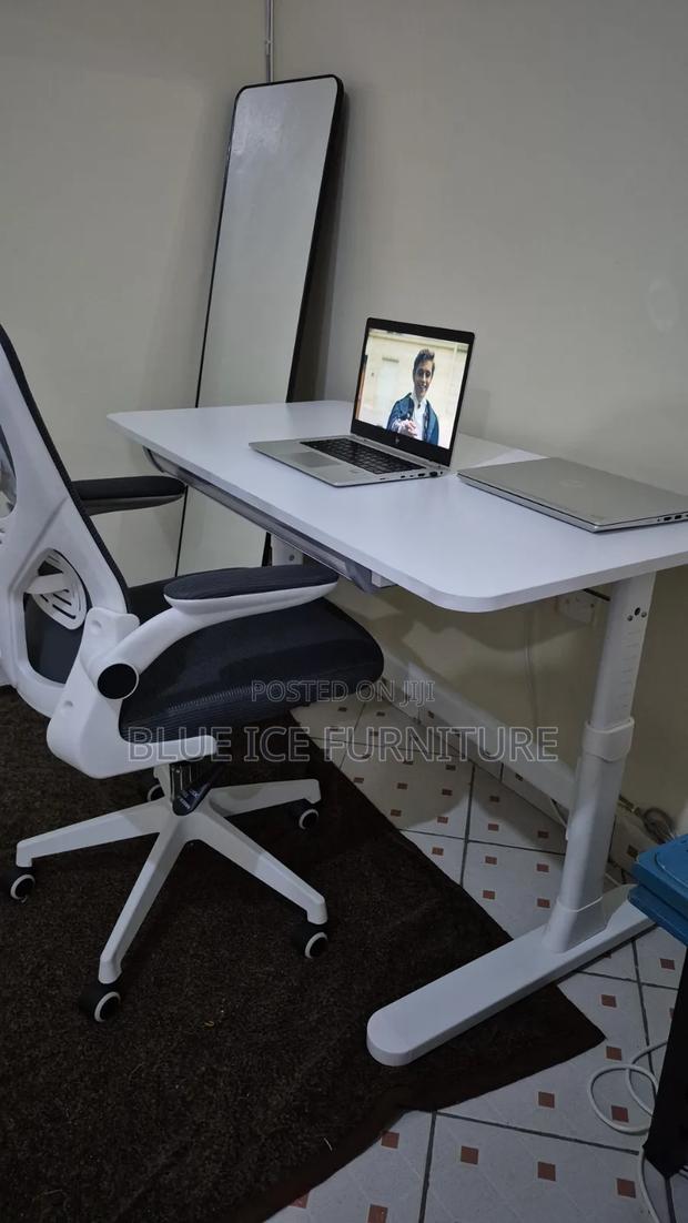 Manual 1.2m Adjustable Table - thumbnail 2