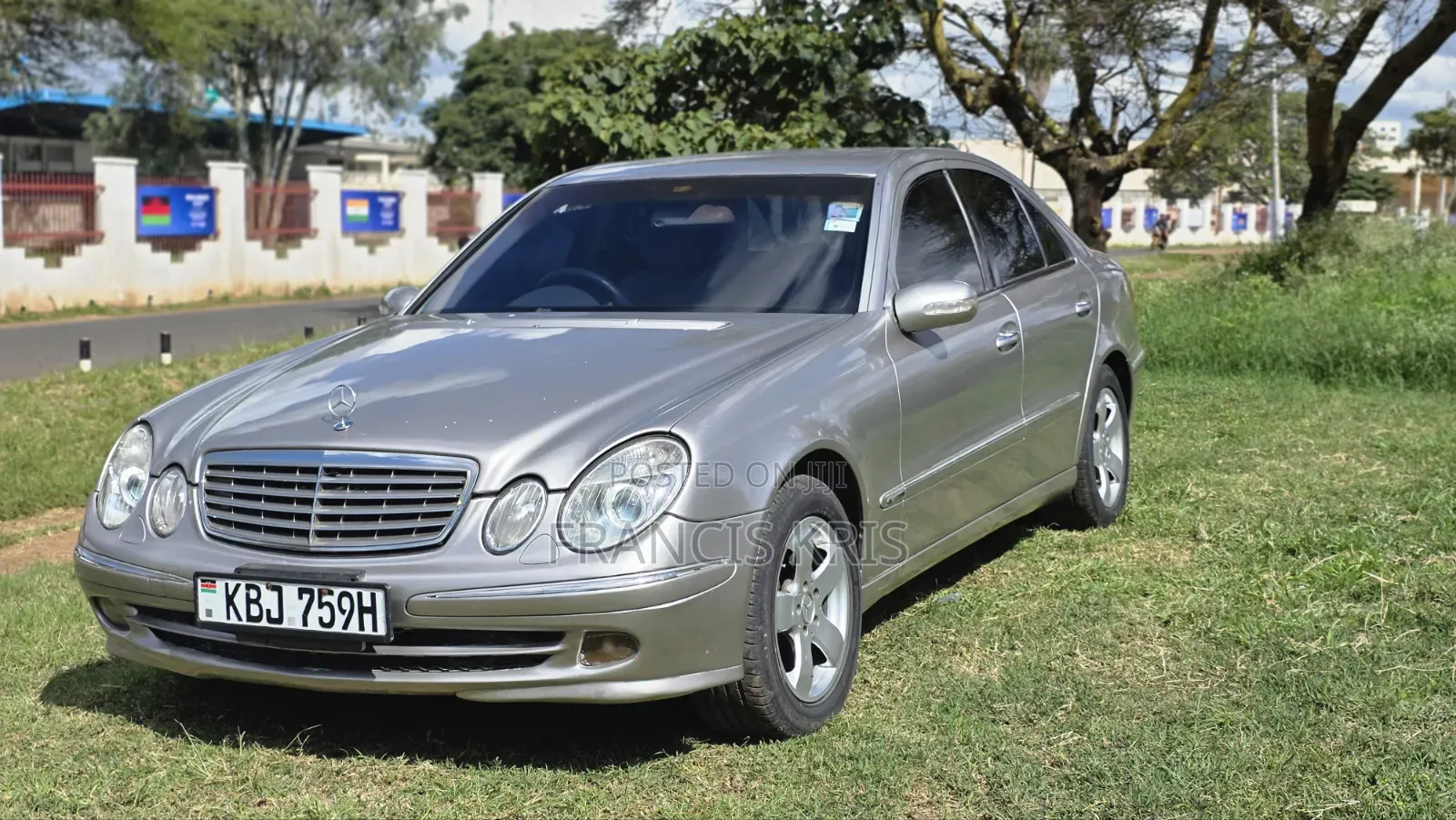Mercedes-Benz E200 2003 Beige