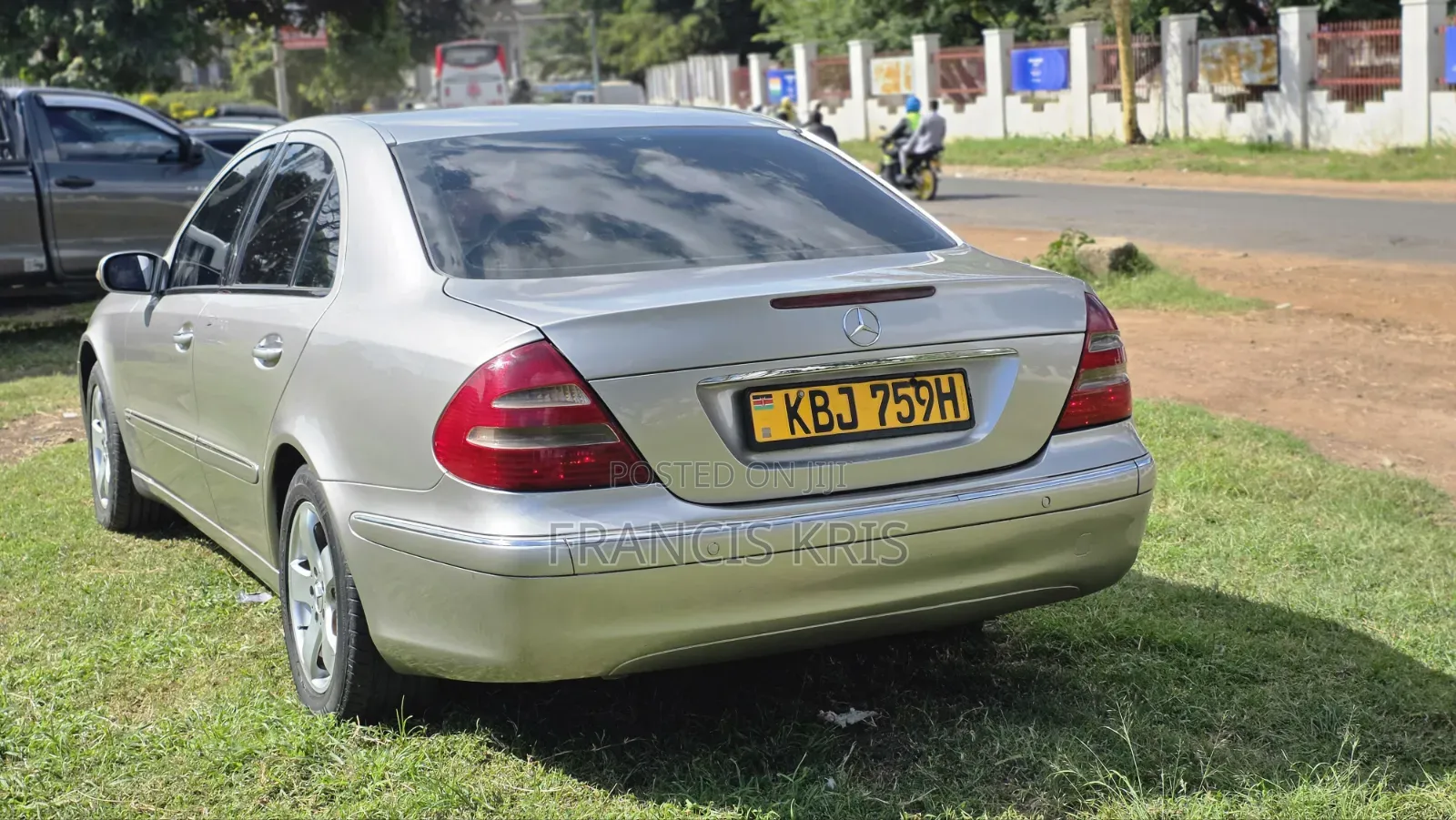 Mercedes-Benz E200 2003 Beige
