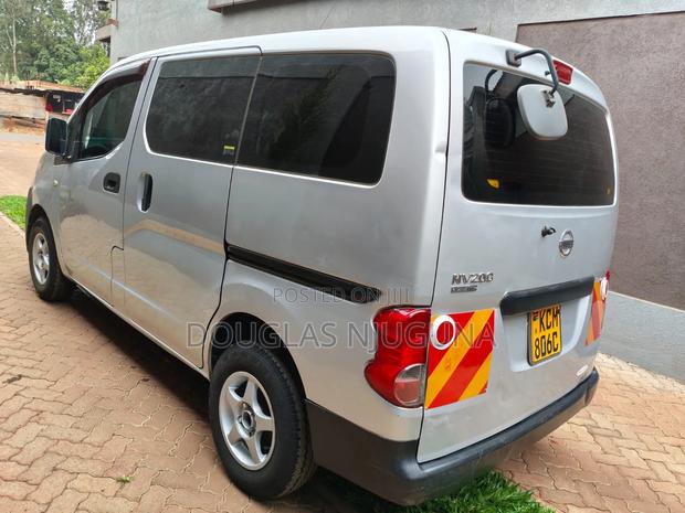 Nissan NV200 2010 Grey - thumbnail 3