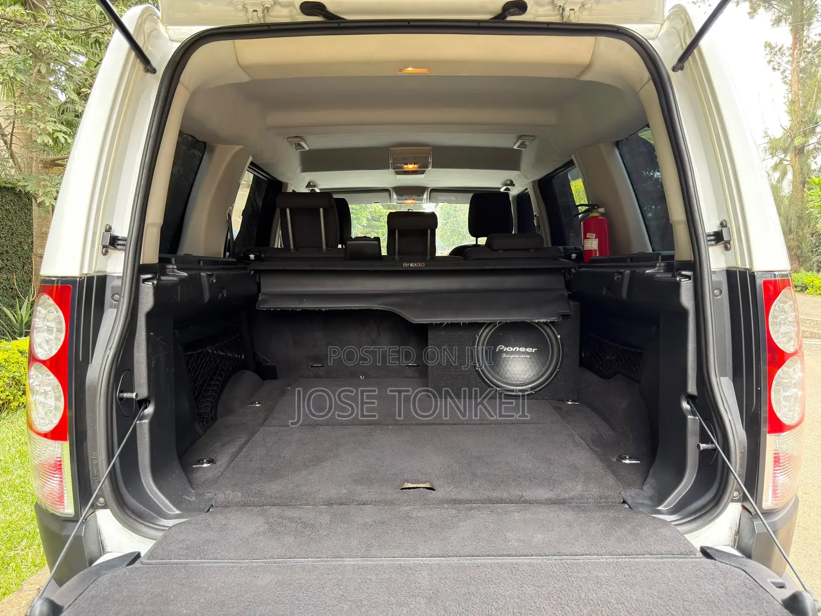 Land Rover Lr4 Base AWD 2013 White