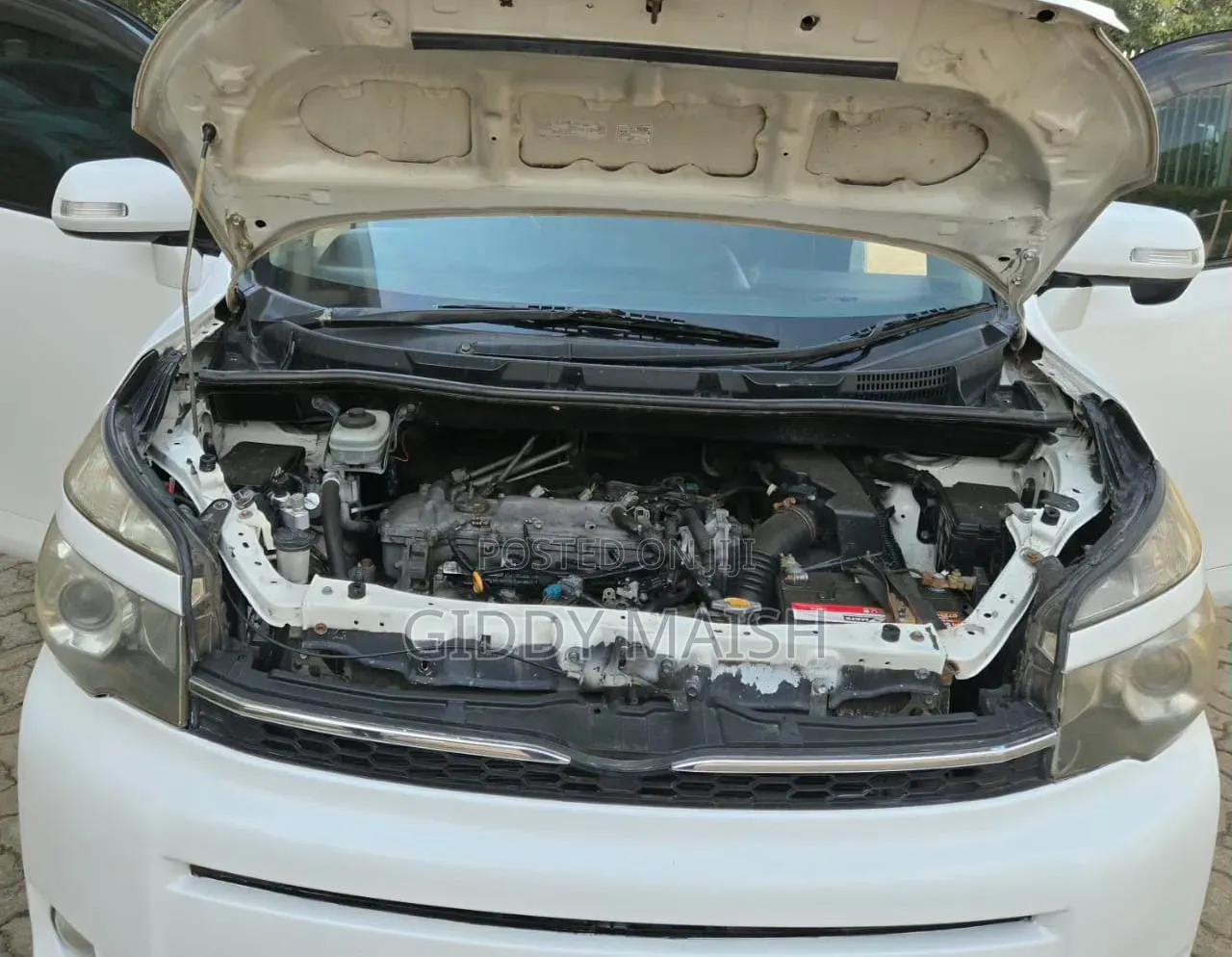 Toyota Voxy 2011 White