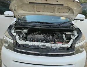 Toyota Voxy 2011 White