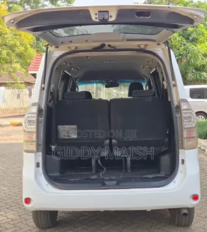 Toyota Voxy 2011 White