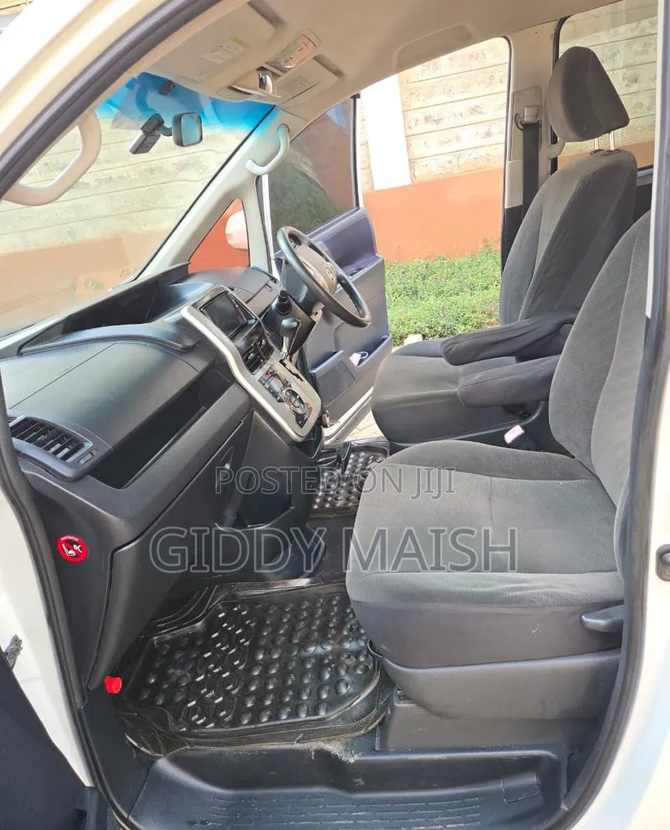 Toyota Voxy 2011 White