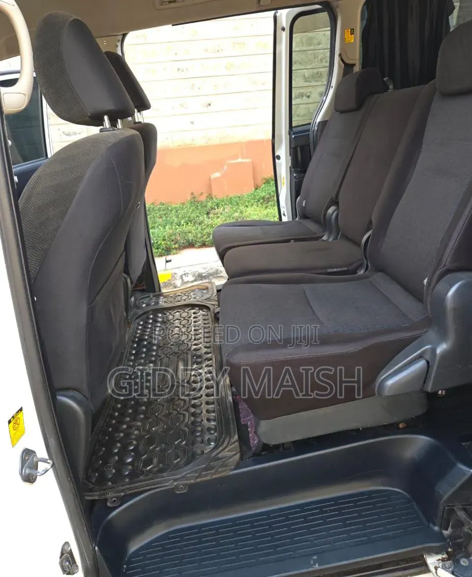 Toyota Voxy 2011 White