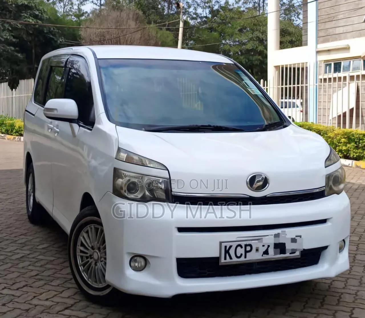 Toyota Voxy 2011 White