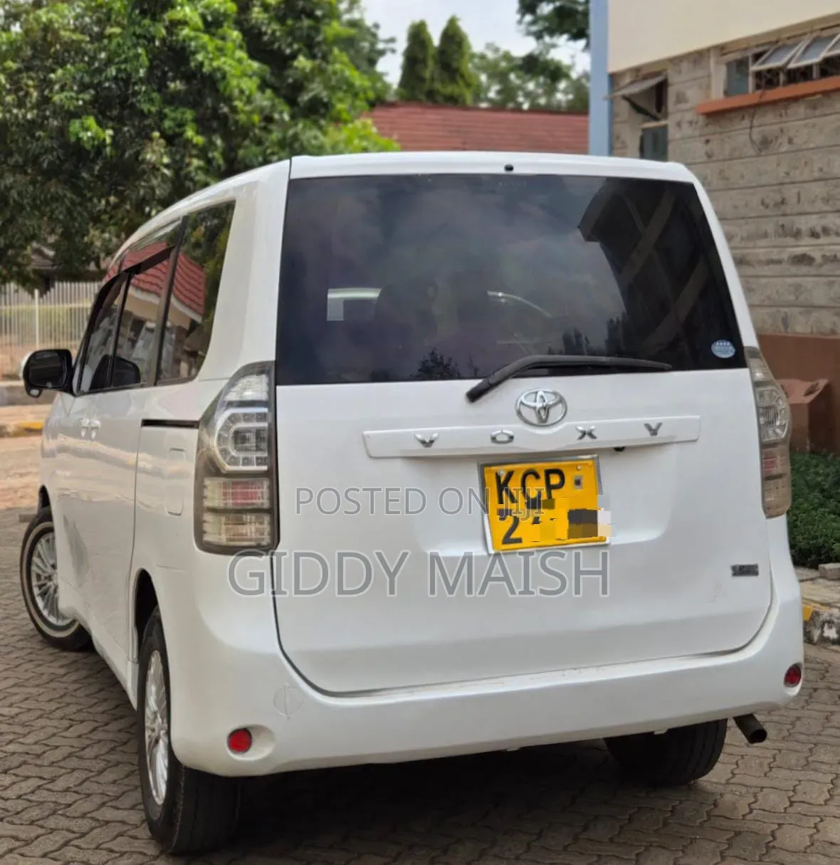 Toyota Voxy 2011 White