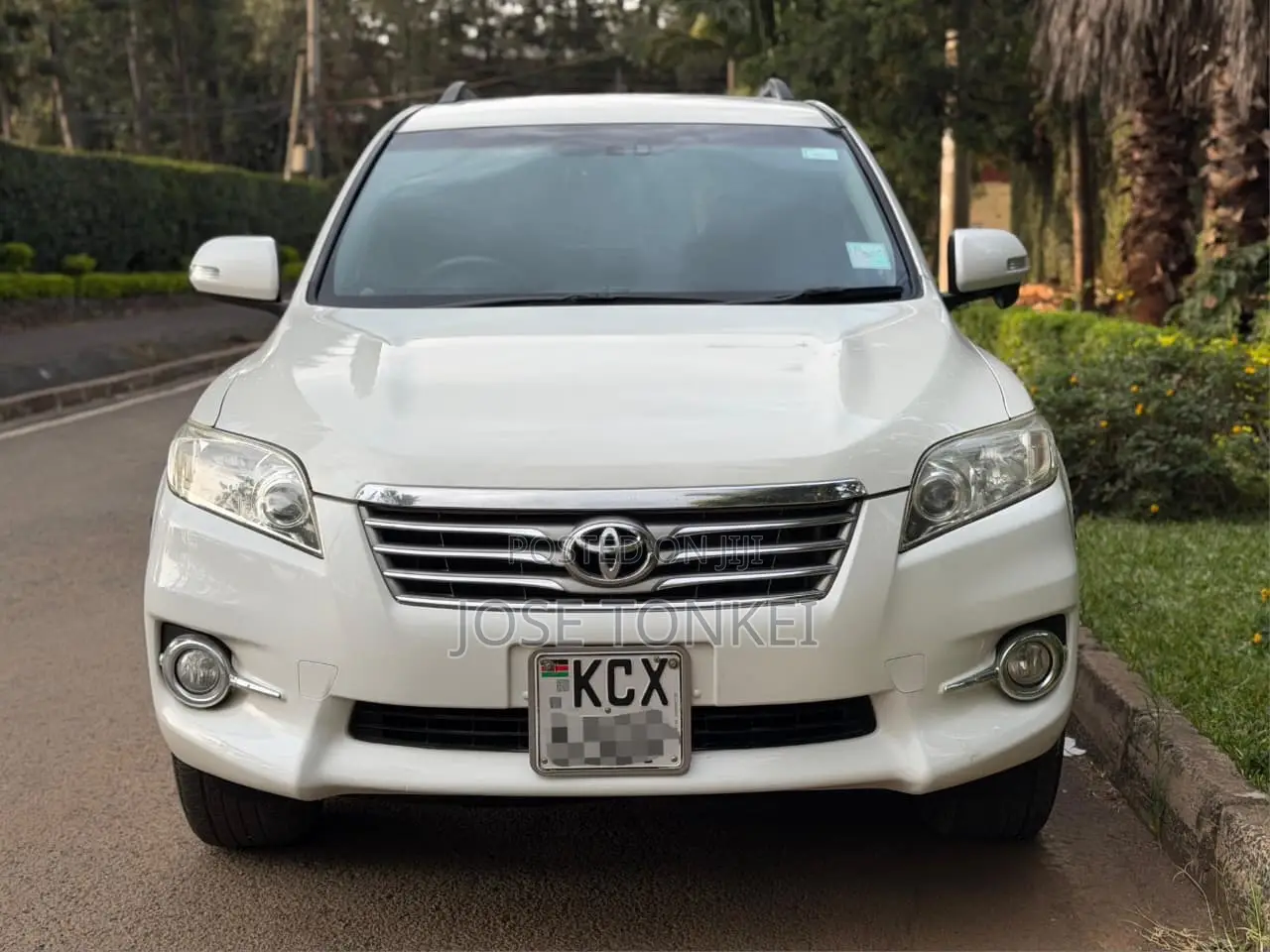 Toyota Vanguard 2013 White