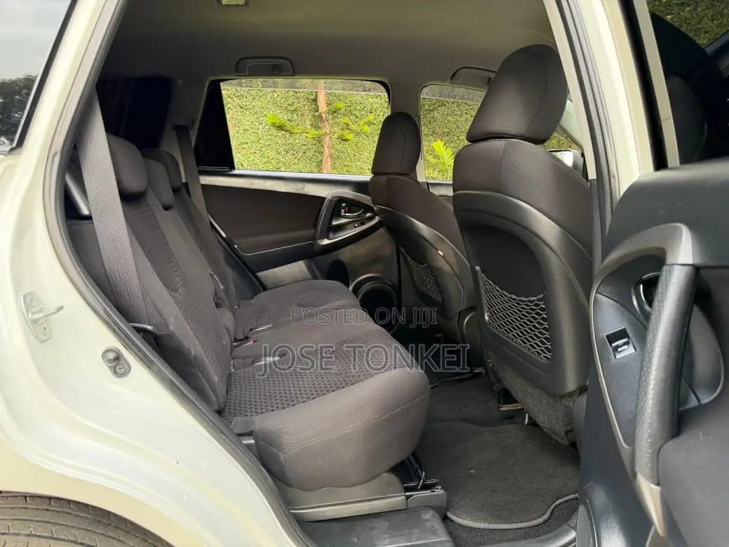 Toyota Vanguard 2013 White