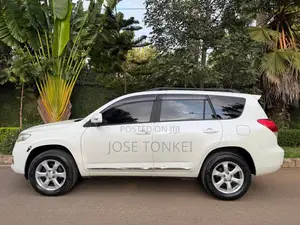 Toyota Vanguard 2013 White