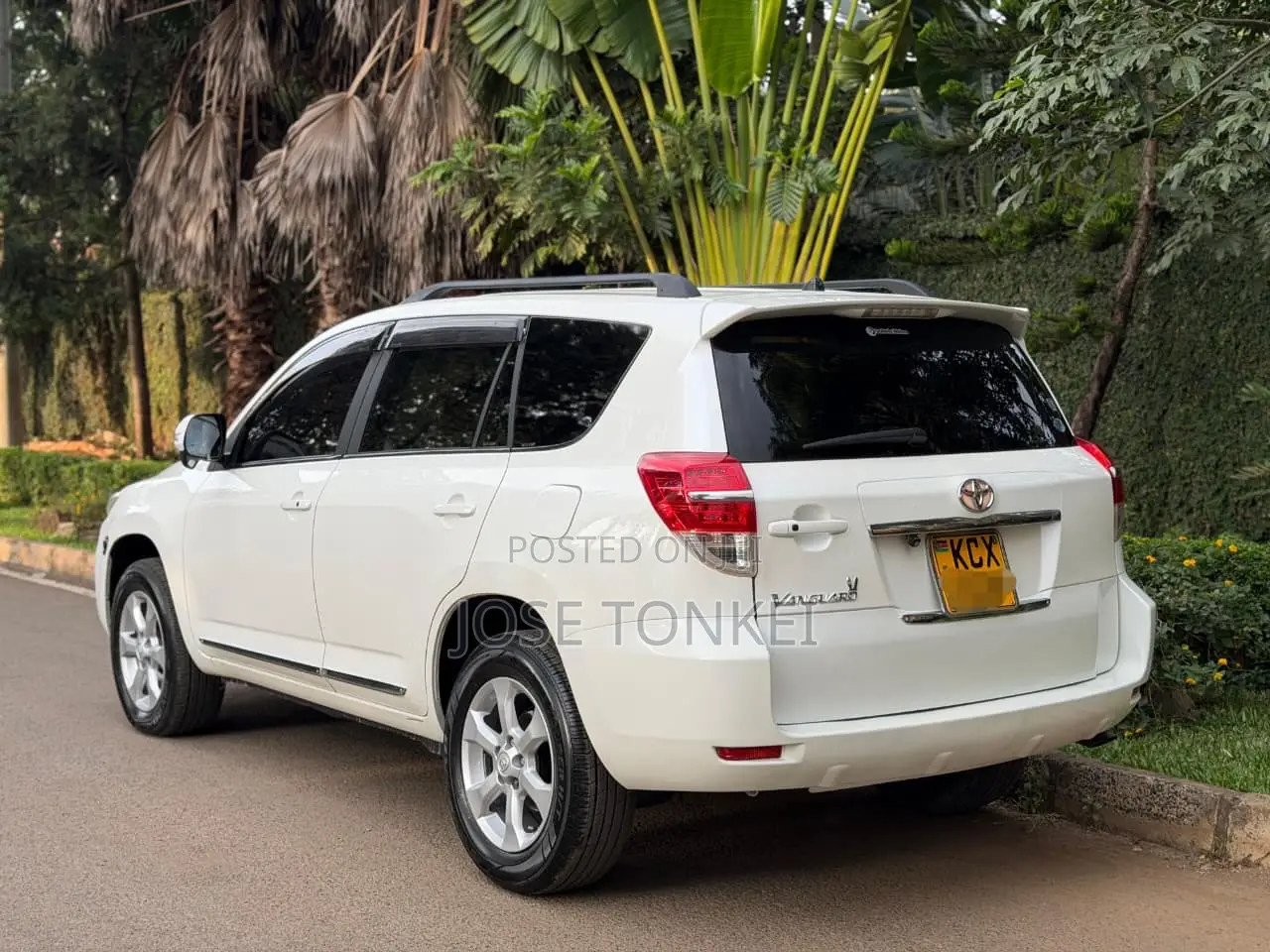 Toyota Vanguard 2013 White