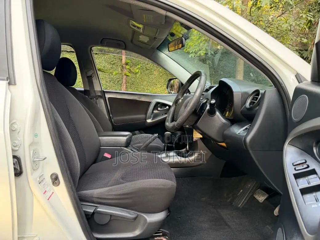 Toyota Vanguard 2013 White