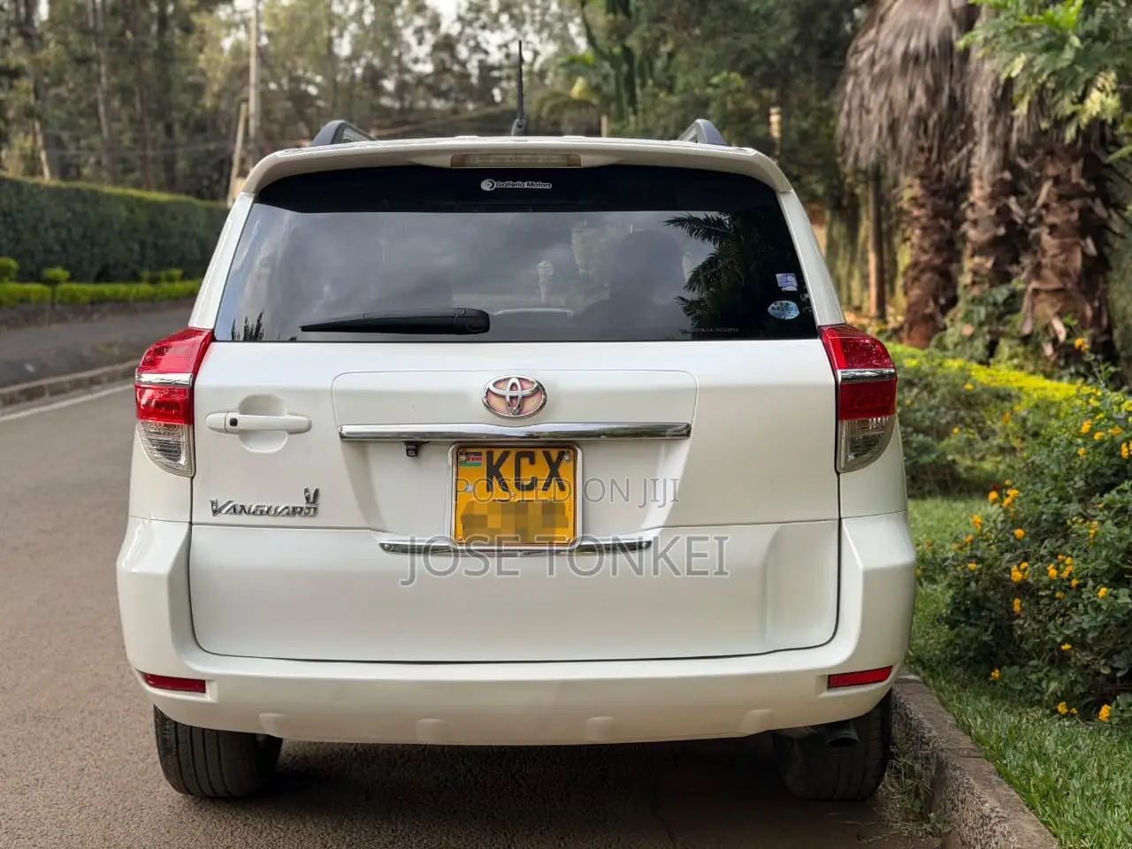 Toyota Vanguard 2013 White