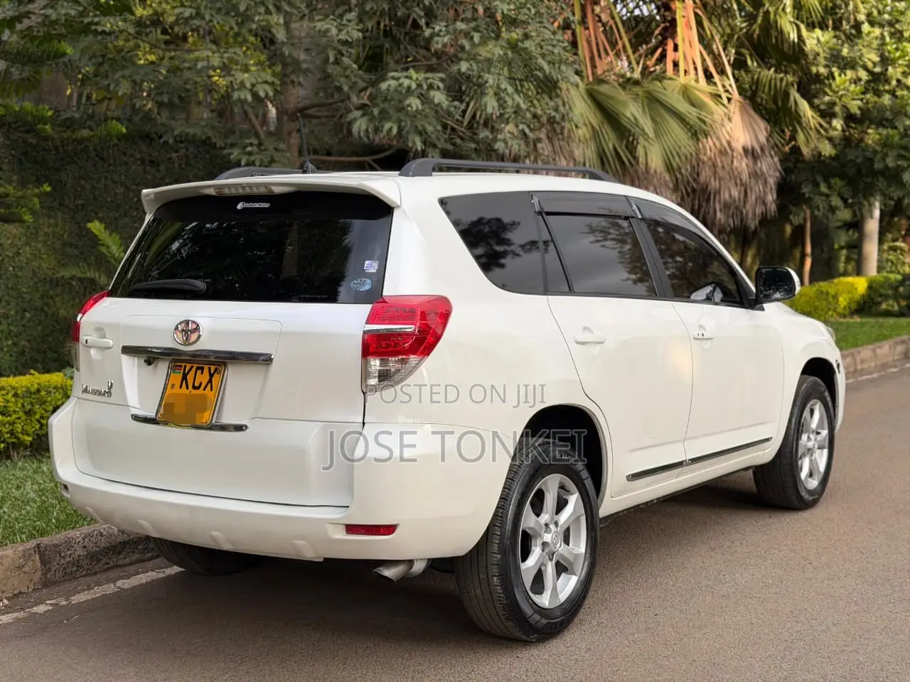 Toyota Vanguard 2013 White