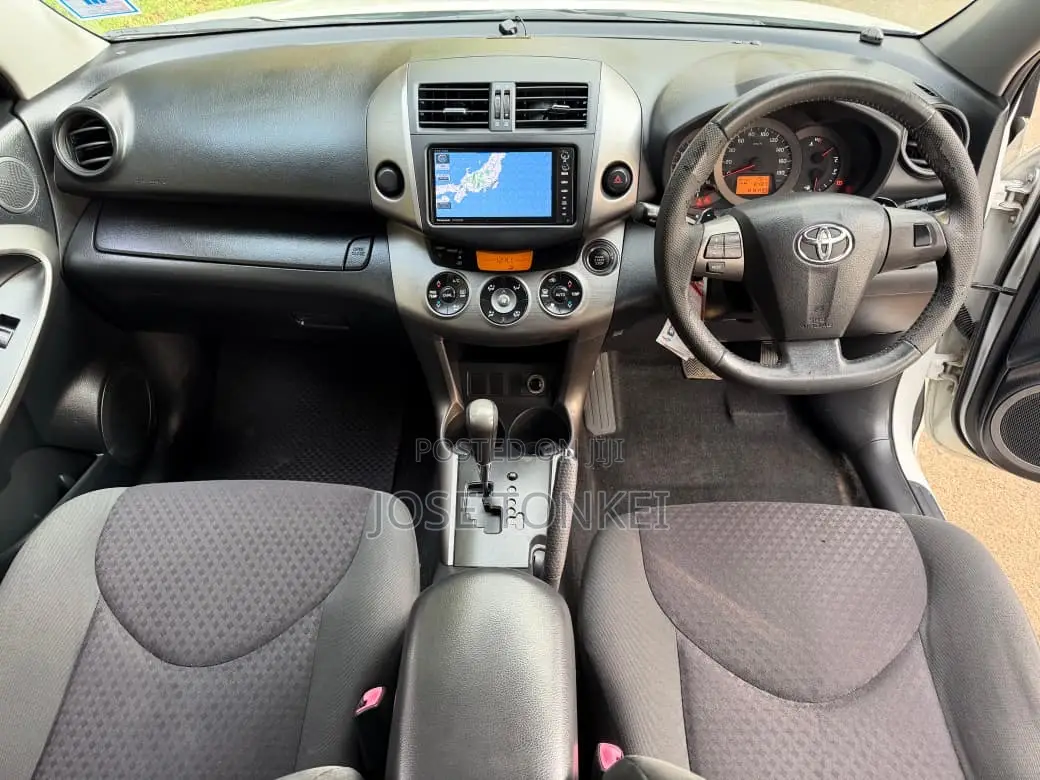 Toyota Vanguard 2013 White