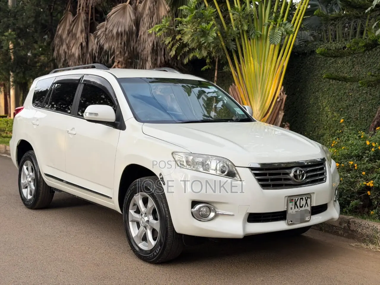Toyota Vanguard 2013 White